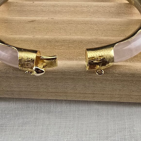 Vintage Jadeite & 10KT Gold-Plated Hinged Bangle Bracelet - Statement Piece - Picture 4 of 7